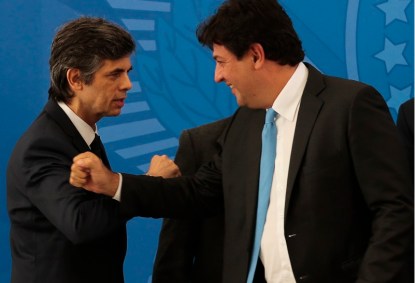 Os ex-ministros da Saúde Nelson Teich e Luiz Henrique Mandetta no Palácio do Pla