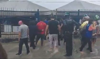 Após alagamentos, 89 imigrantes venezuelanos estão desabrigados em Manaus