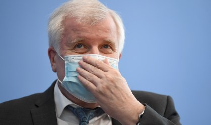 Crimes da extrema-direita atingem alta recorde na Alemanha