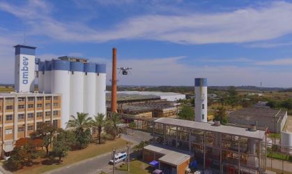 Ambev faz primeiro teste de delivery por drone; confira as imagens