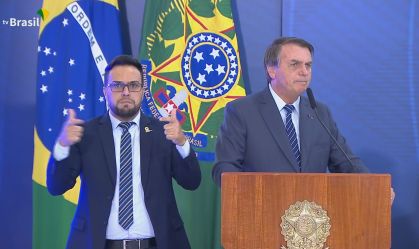Bolsonaro questiona origem da Covid-19: Ninguém sabe se nasceu em laboratório