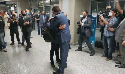 Bolsonaro recebe ex-motorista Robson, que estava preso na Rússia