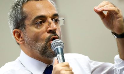 Fachin vota contra pedido de habeas corpus para retirar Weintraub de inquérito