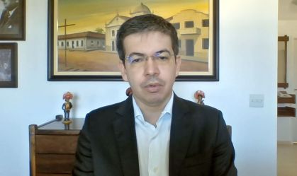 Requerimento para convocar filhos de Bolsonaro à CPI será avaliado, diz Randolfe