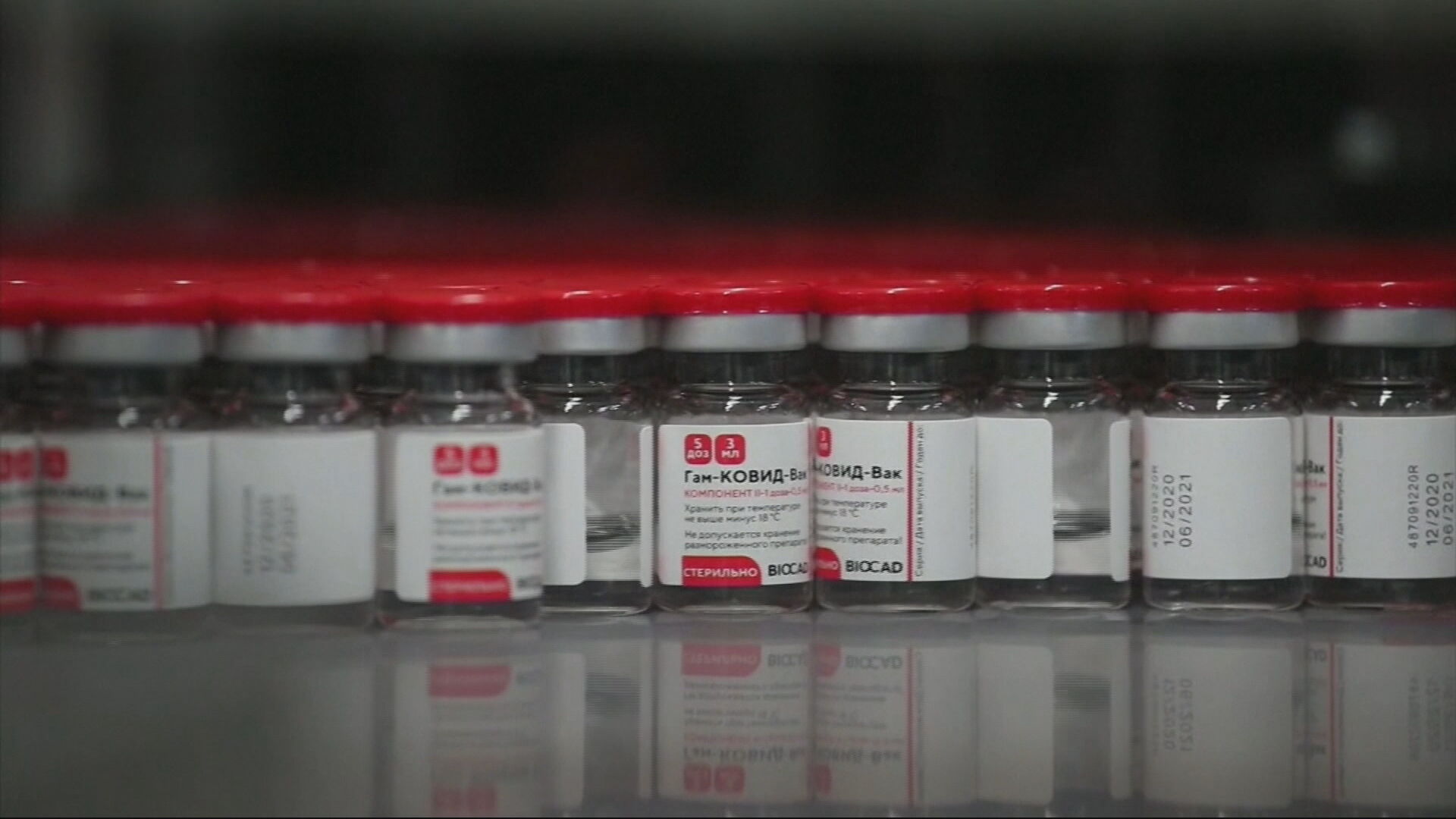 Novo imunizante russo realiza testes com 7 mil voluntários