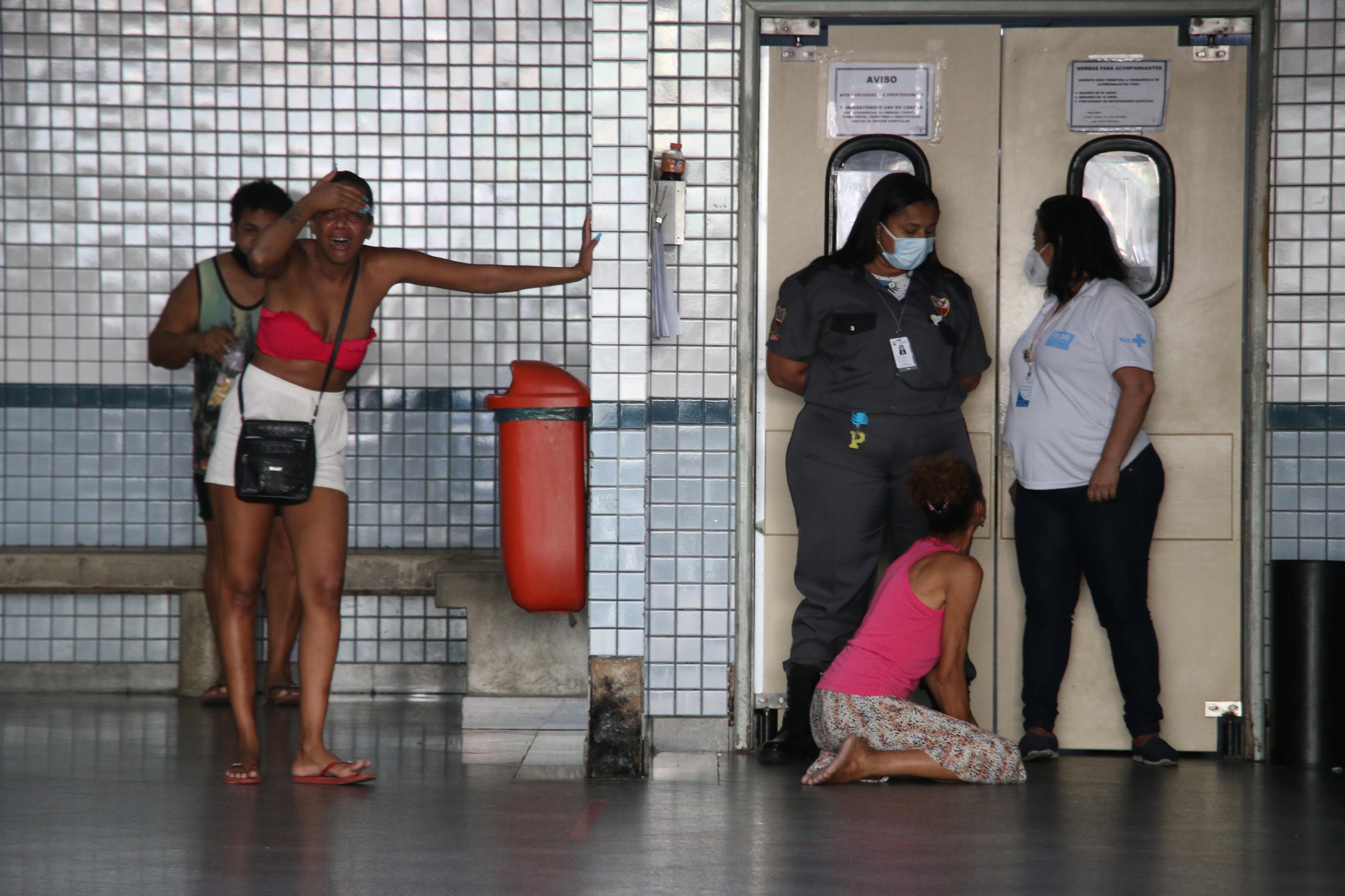 Mãe e esposa de homem morto em confronto no Morro do Jacarezinho