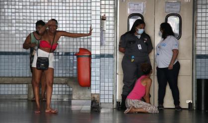 Mãe e esposa de homem morto em confronto no Morro do Jacarezinho