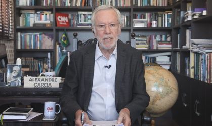 Alexandre Garcia: Divergência em número de doses de vacinas não indica falha