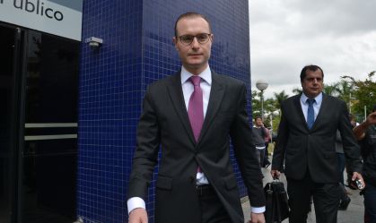 Defesa de Lula vê cálculo político em saída de Moro do Ministério da Justiça