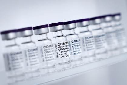 UE assinou novo contato para comprar até 1,8 bilhão de doses de vacina da Pfizer