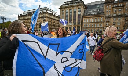 Escoceses se manifestam em Glasgow a favor da independência do país