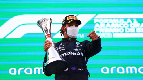 F1: Com estratégia diferente, Hamilton superou Verstappen e venceu GP da Espanha