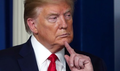 Trump diz que foi ‘sarcástico’ sobre usar desinfetante para tratar coronavírus