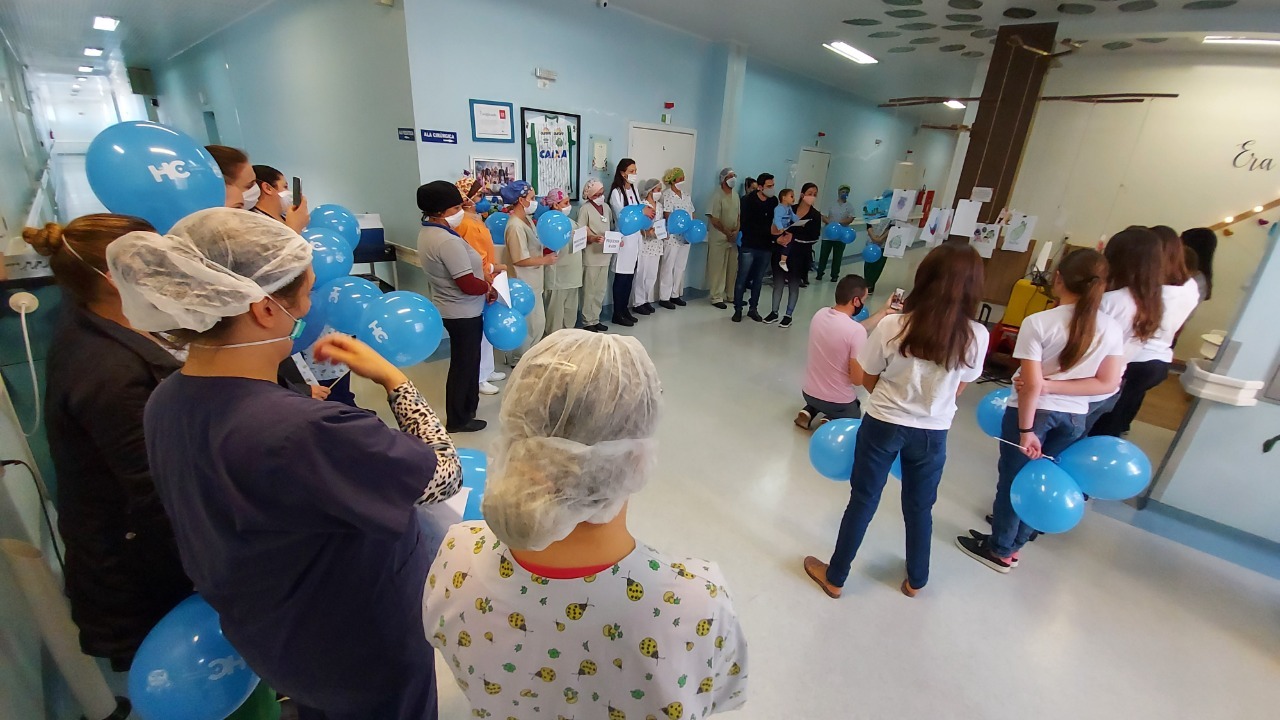 Menino de 1 ano e 8 meses ferido em crime ocorrido em creche de Santa Catarina 