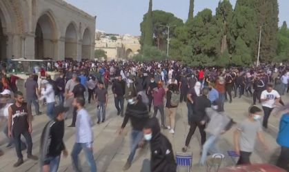 Palestinos e polícia israelense entram em confronto; ao menos 200 ficam feridos