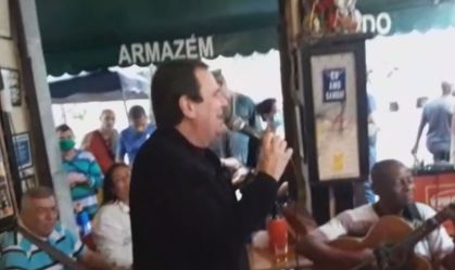 Prefeito do RJ se desculpa por participar sem máscara de evento em bar