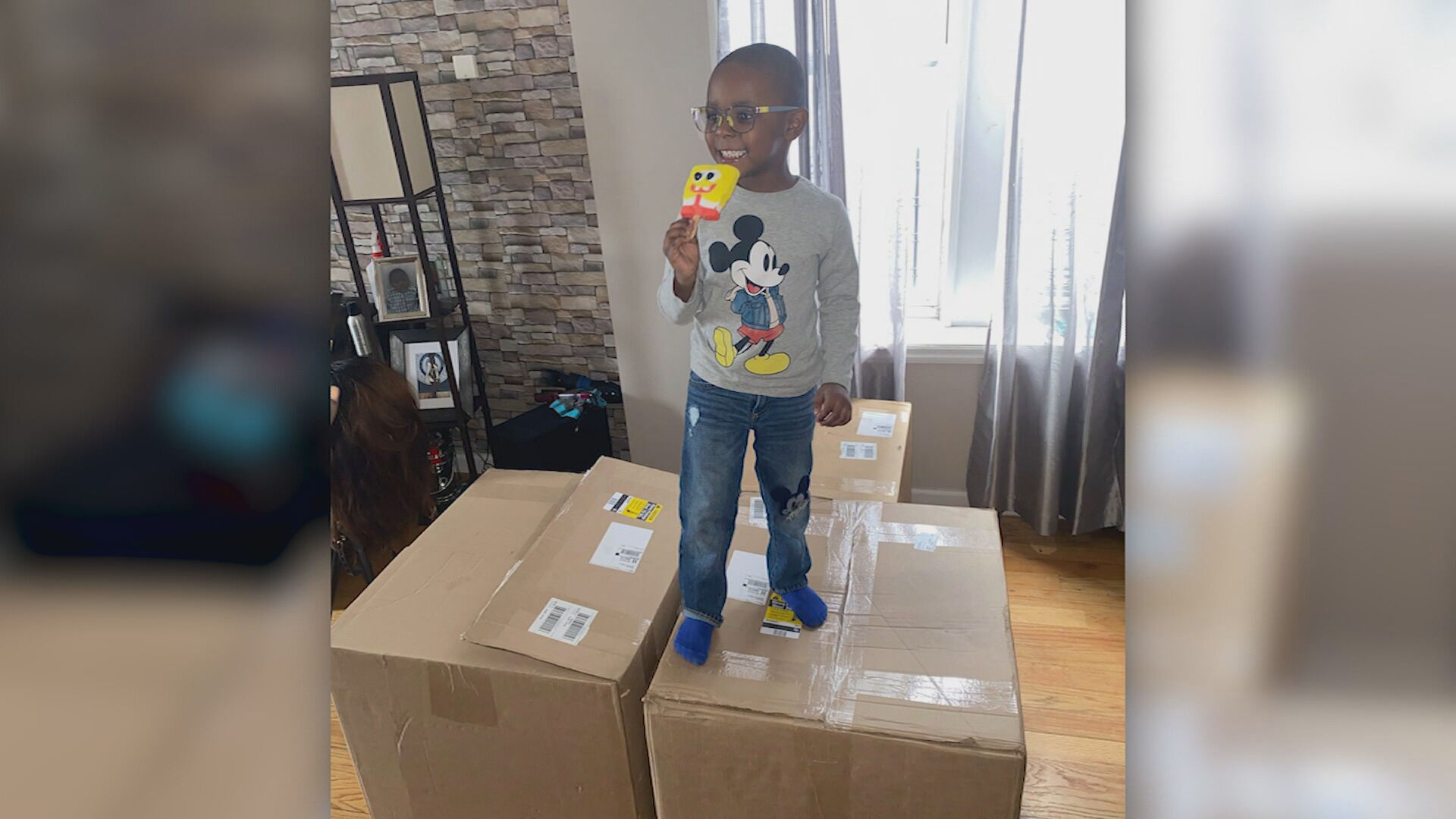 Menino de 4 anos gasta R$ 15 mil em picolés