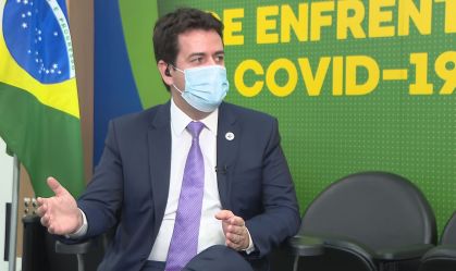 Vacina é segura e orientamos que adolescentes se vacinem, diz número 2 da Saúde