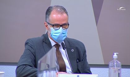 Mudar bula da cloroquina por decreto não teria cabimento, diz Barra Torres à CPI
