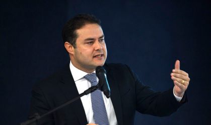 Governador de Alagoas revela teste positivo para COVID-19