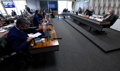 Pfizer recua, e CEO irá presencialmente à CPI da Pandemia