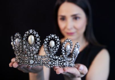 Tiara real italiana arrecada US$1,6 milhão em leilão na Suíça