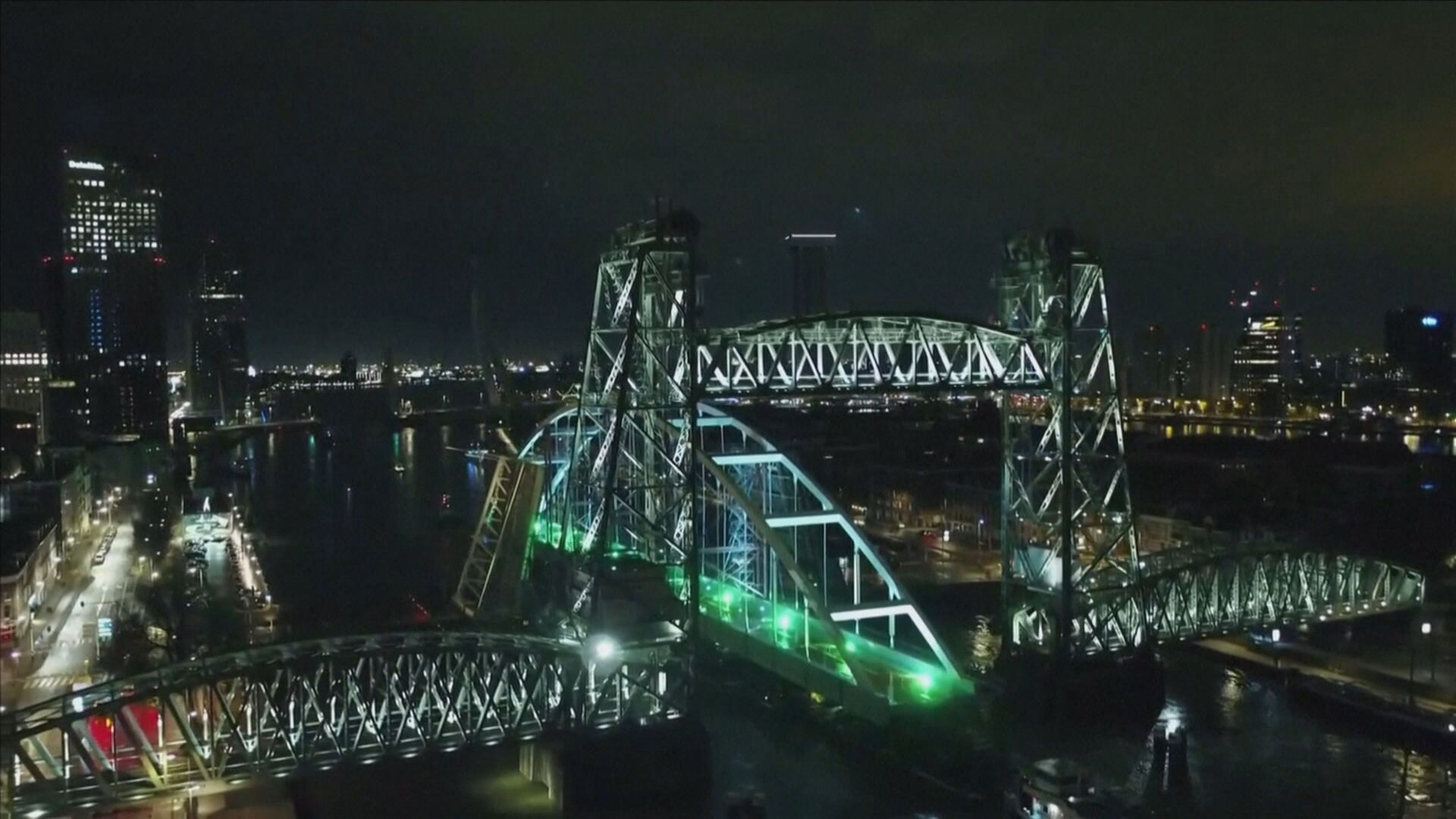 Arco de ponte foi transportado na Holanda