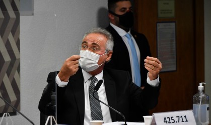 Senador Renan Calheiros (MDB) durante sessão na CPI da Pandemia