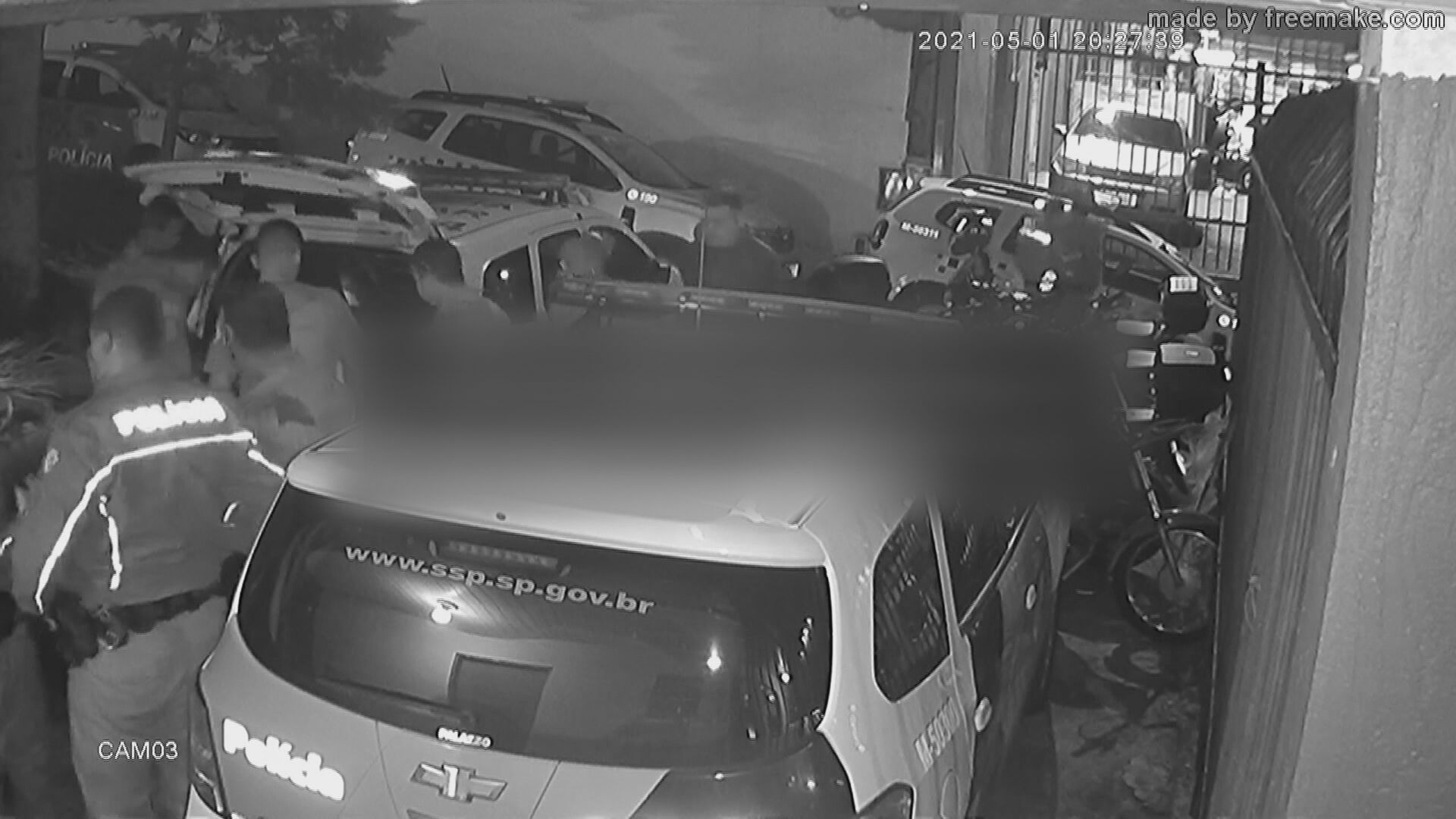 Policiais militares foram flagrados agredindo um vendedor ambulante em São Paulo