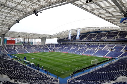 Estádio do Dragão antes de partida entre Porto e Barcelona pela Liga dos Campeões