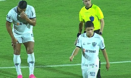 Jogo entre Atlético-MG e América de Cali é interrompido devido a protestos