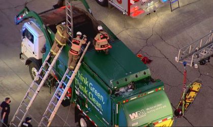 Homem fica preso dentro de caminhão de lixo nos Estados Unidos