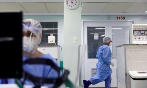 Médicos lutam para atender pacientes com coronavírus
