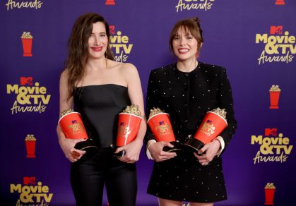 Kathryn Hahn e Elizabeth Olsen - MTV Awards