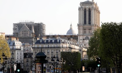 Reconstrução de Notre-Dame é retomada após pausa por COVID-19