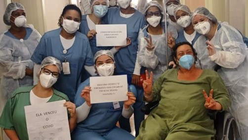 Bárbara Bruno teve alta nesta terça-feira (18) e comemorou sua recuperação