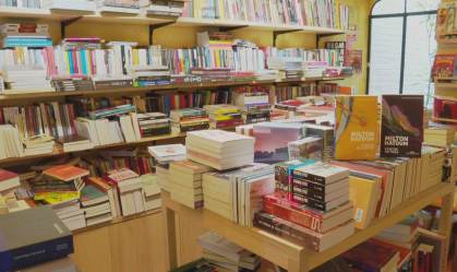 Livrarias de rua fazem vendas online e parceria com autores para não fecharem