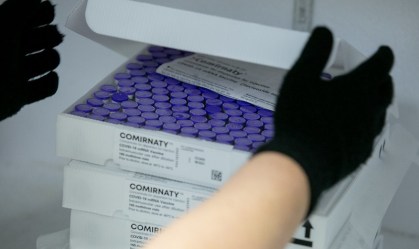 Brasil recebe nova remessa com 526 mil doses de vacinas da Pfizer