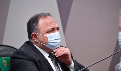Eduardo Pazuello presta depoimento no segundo dia de oitivas com ele na CPI da P