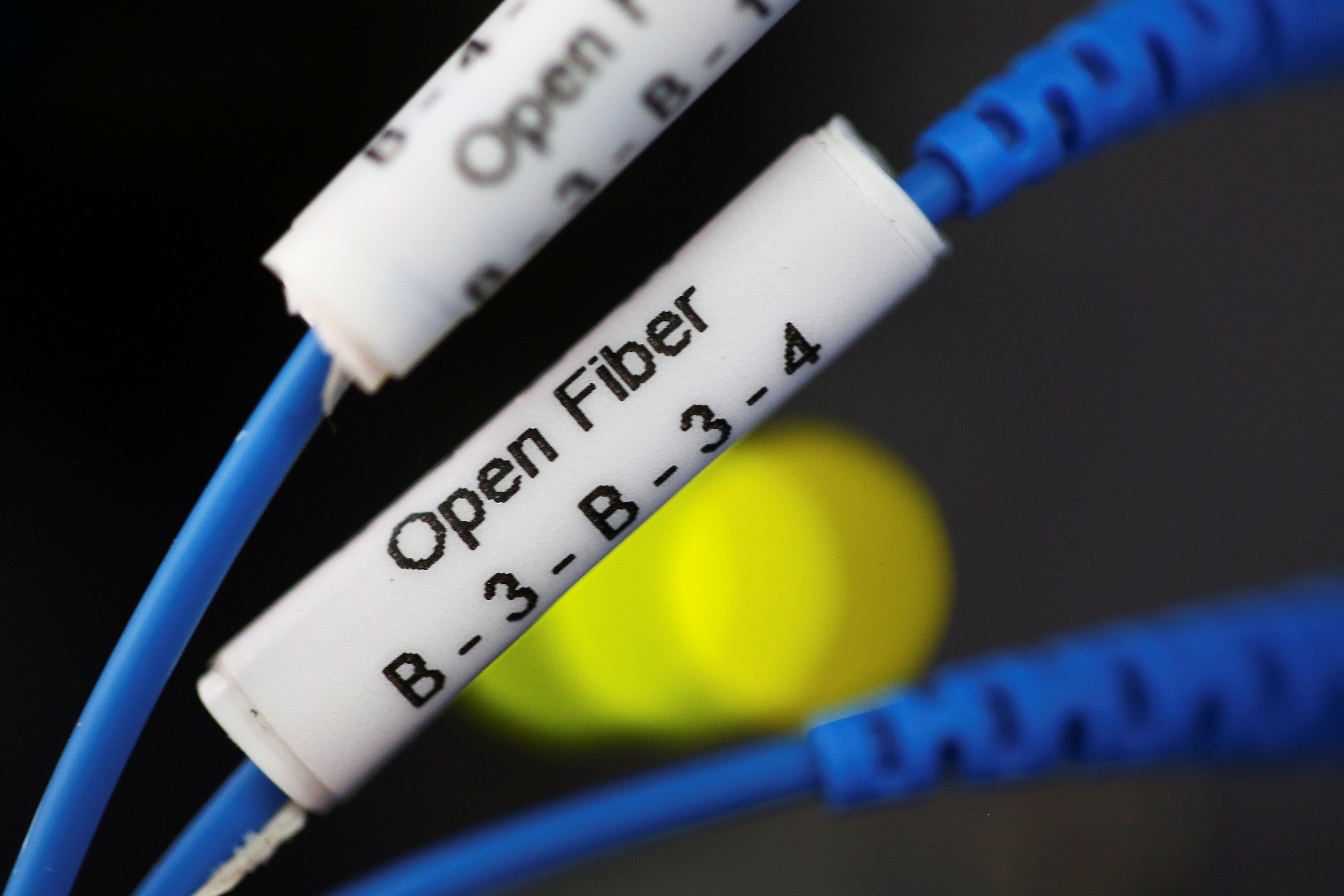 Cabos de fibra óptica
