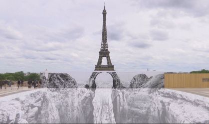 Torre Eiffel, em Paris, ganha novo cenário