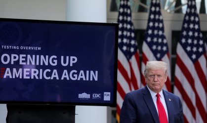 Por COVID-19, Trump sugere suspender voos do Brasil para os EUA
