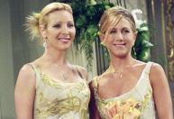 Jennifer Aniston presta homenagem à Lisa Kudrow no seu 61º aniversário; veja