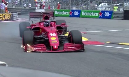 Momento do acidente com a Ferrari de Leclerc. 