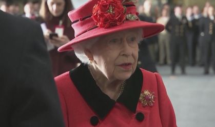 Rainha Elizabeth II em visita ao novo porta-aviões britânico (22 de maio de 2021