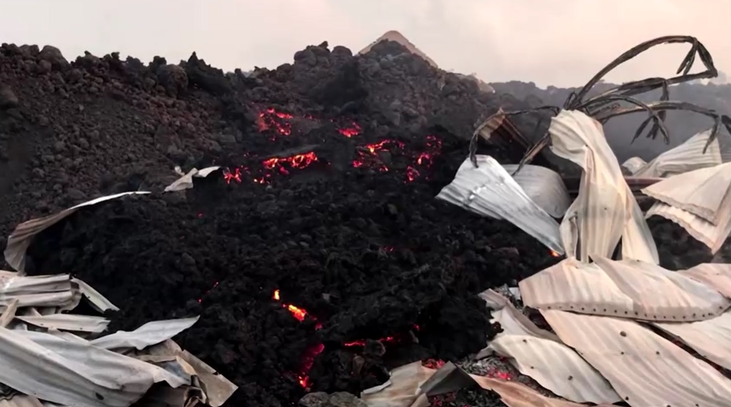 Lava para perto da cidade do Congo após erupção vulcânica
