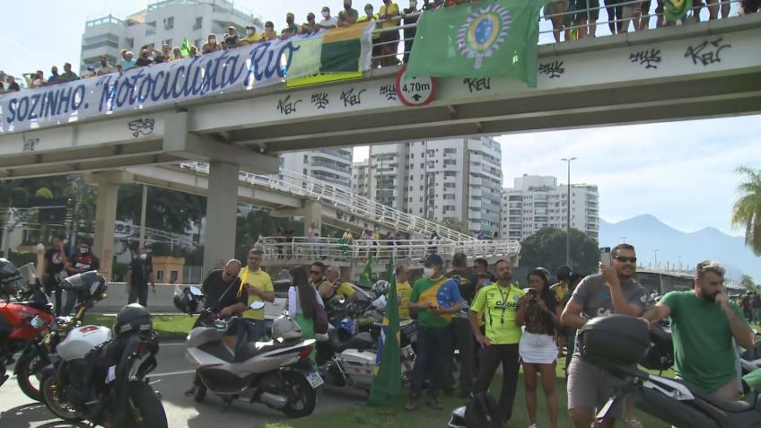 Apoiadores em passeio de moto com Bolsonaro no Rio de Janeiro (23 de maio de 2021) / Reprodução / CNN