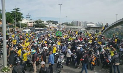 Políticos de oposição criticam Bolsonaro por reunião sem máscara com apoiadores