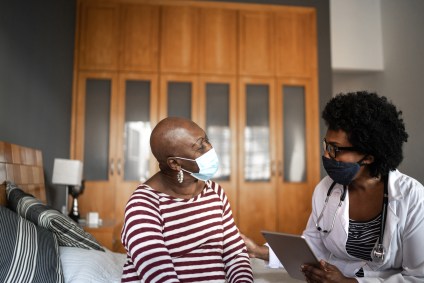 Mulher em consulta médica