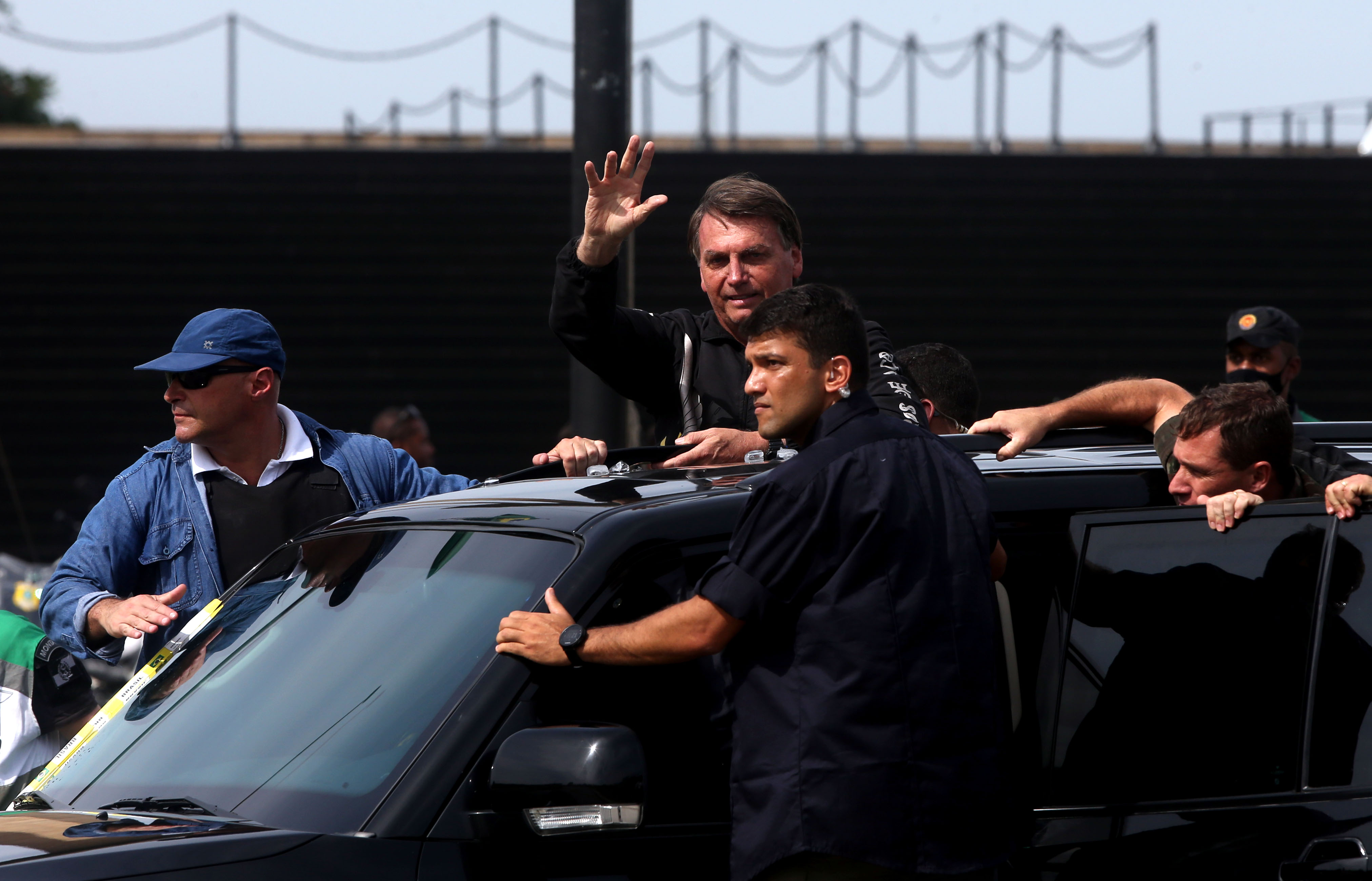Bolsonaro faz passeio de moto no RJ